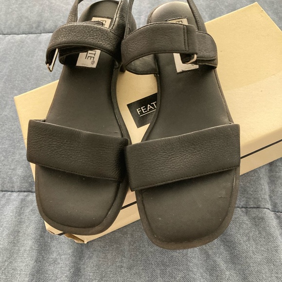 Feather Lite Shoes - Feather Lite Black sandals 5.5